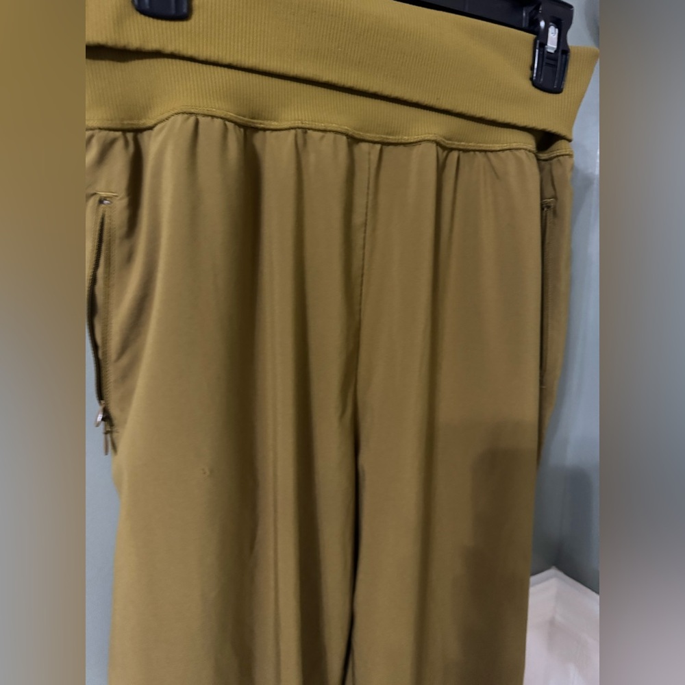 Aerie Offline Joggers Roll Top Medium - Picture 2 of 5